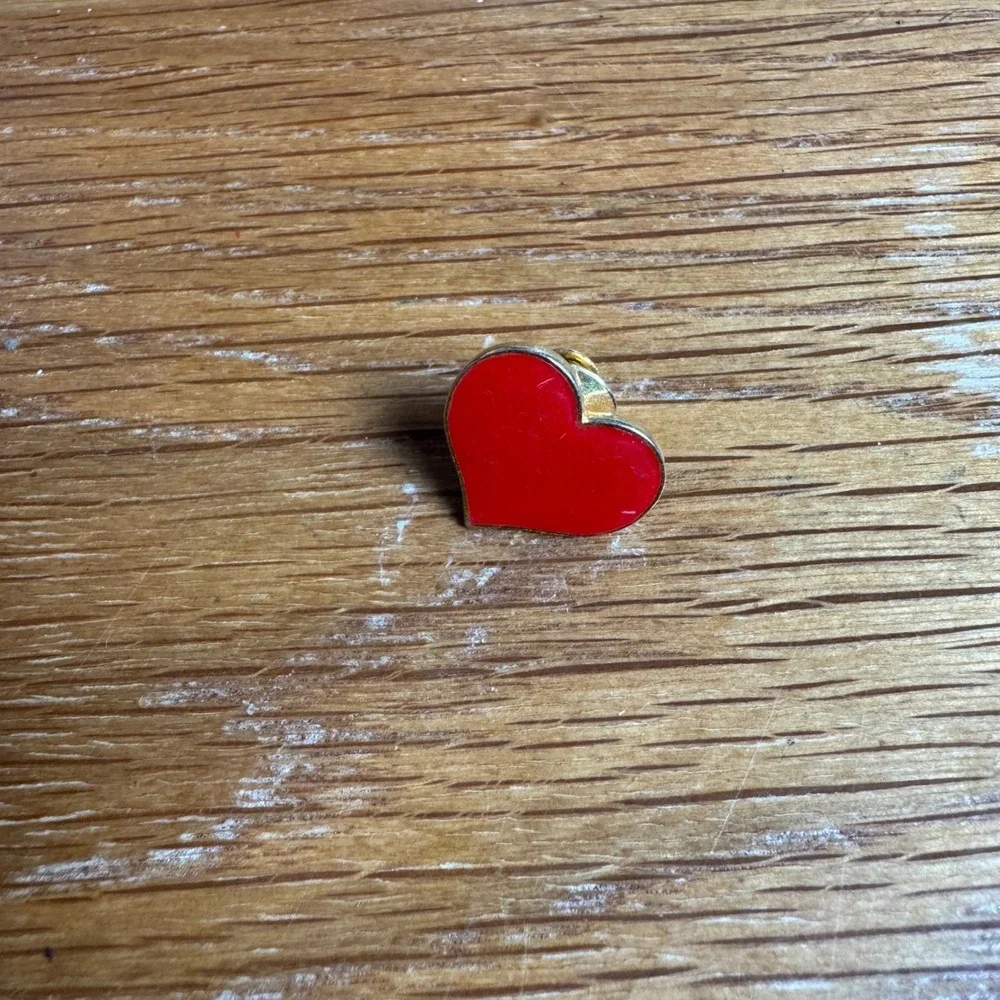 Hallmark Red Heart Pin‎ Gold Tone Enamel Lapel Brooch